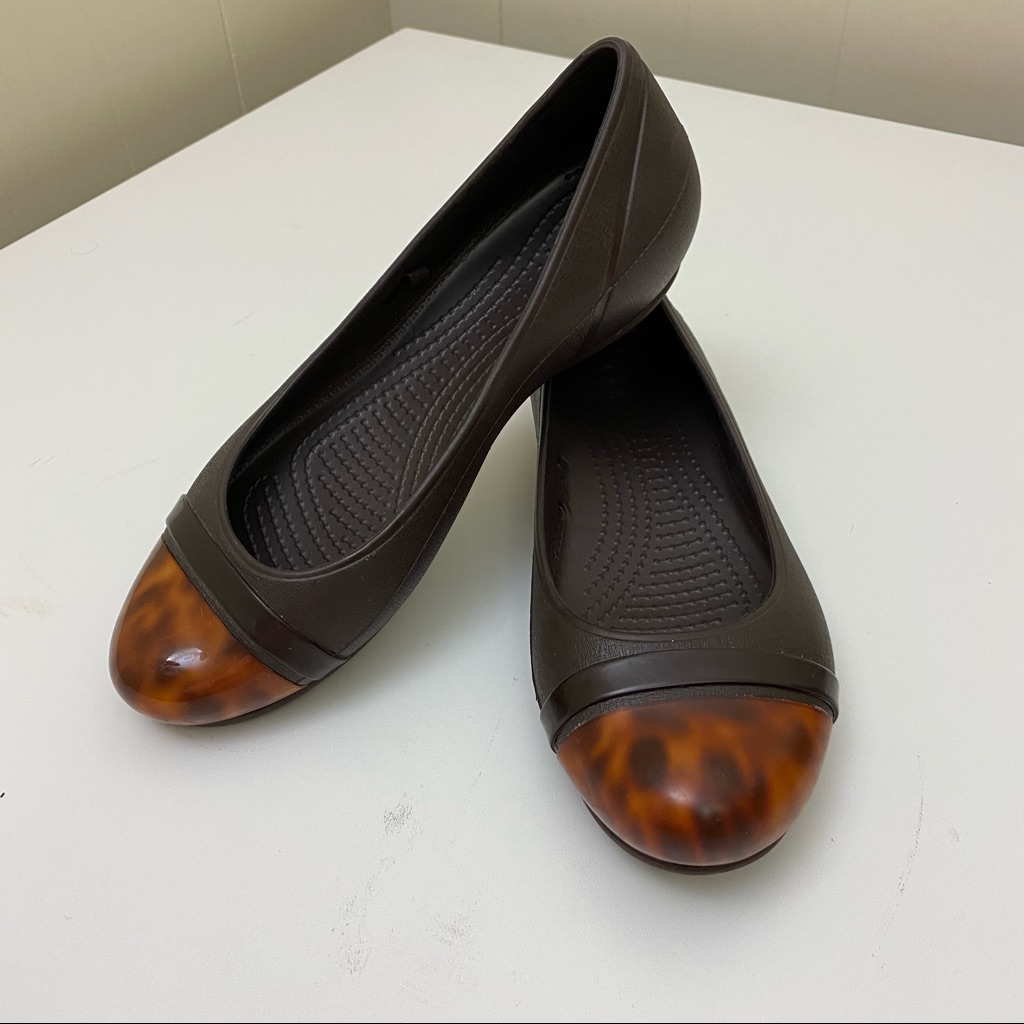 Nwot Slip On Crocs With Fancy Toe Design. Size 6